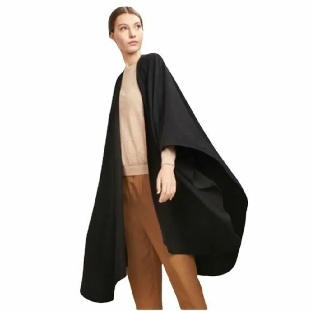 Tom Gutie Baby Alpaca Round Edge Cape Black